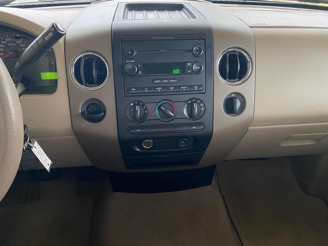 Ford F-150 Supercab 133" XLT 2005