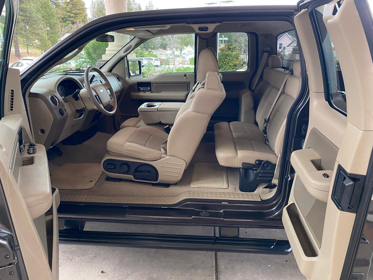 Ford F-150 Supercab 133" XLT 2005