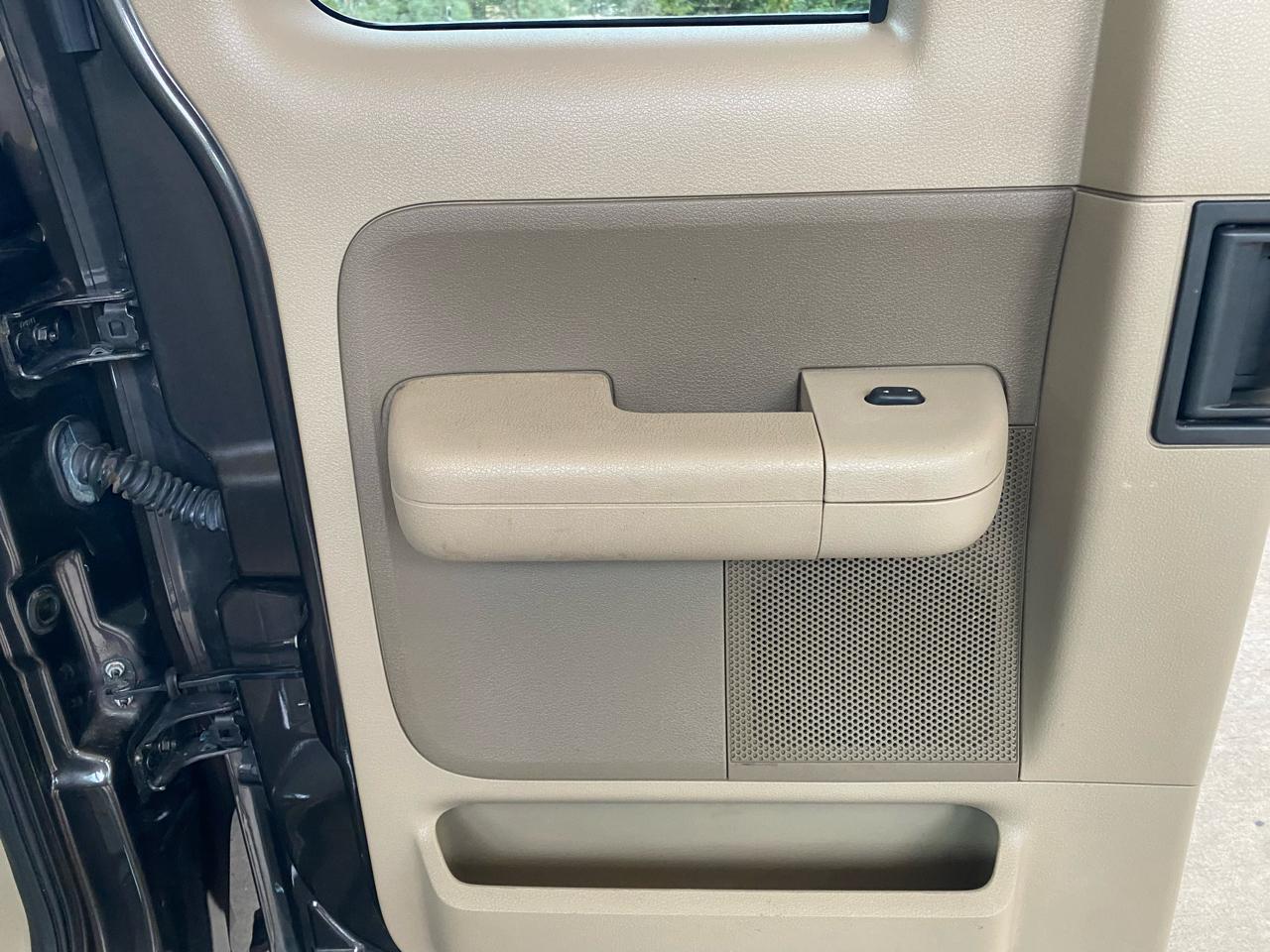 Ford F-150 Supercab 133" XLT 2005