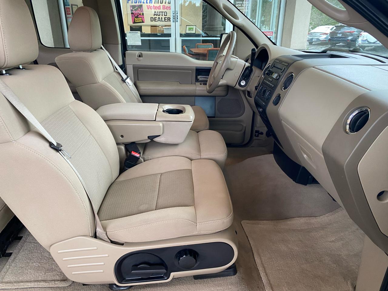 Ford F-150 Supercab 133" XLT 2005