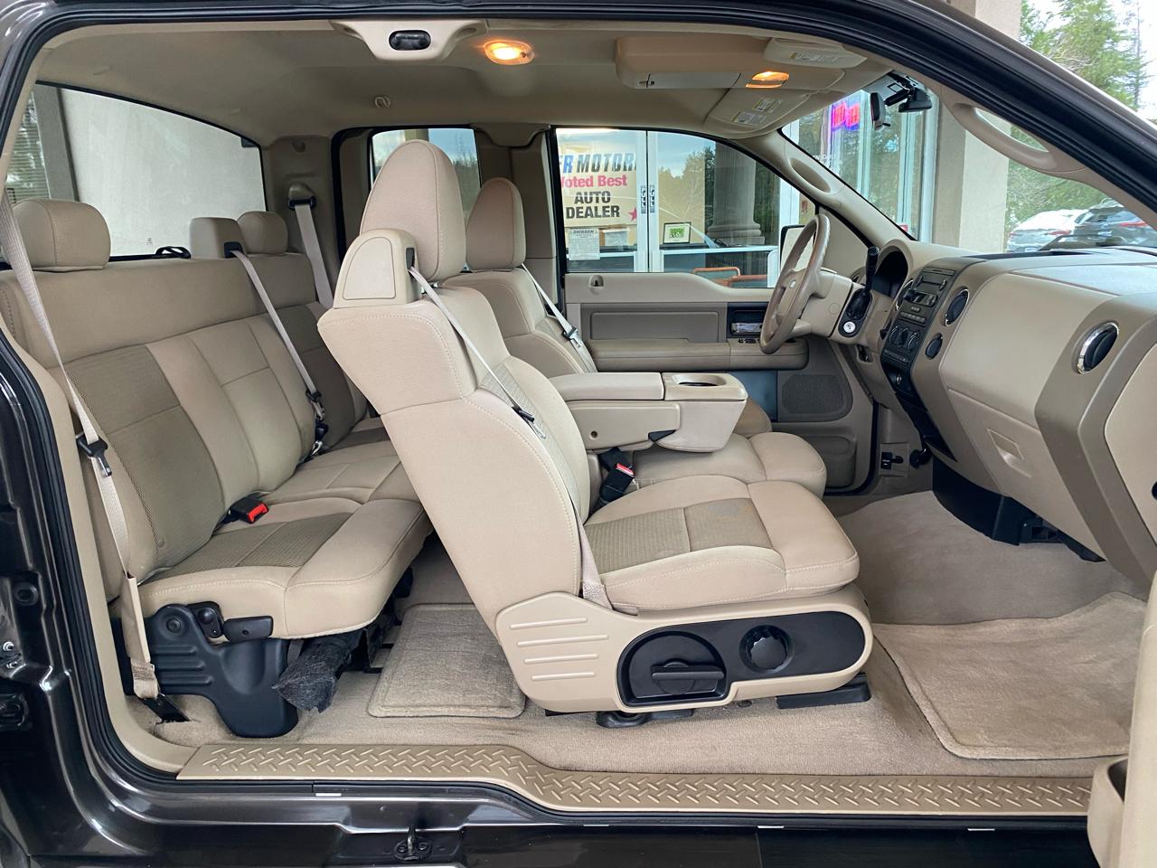 Ford F-150 Supercab 133" XLT 2005