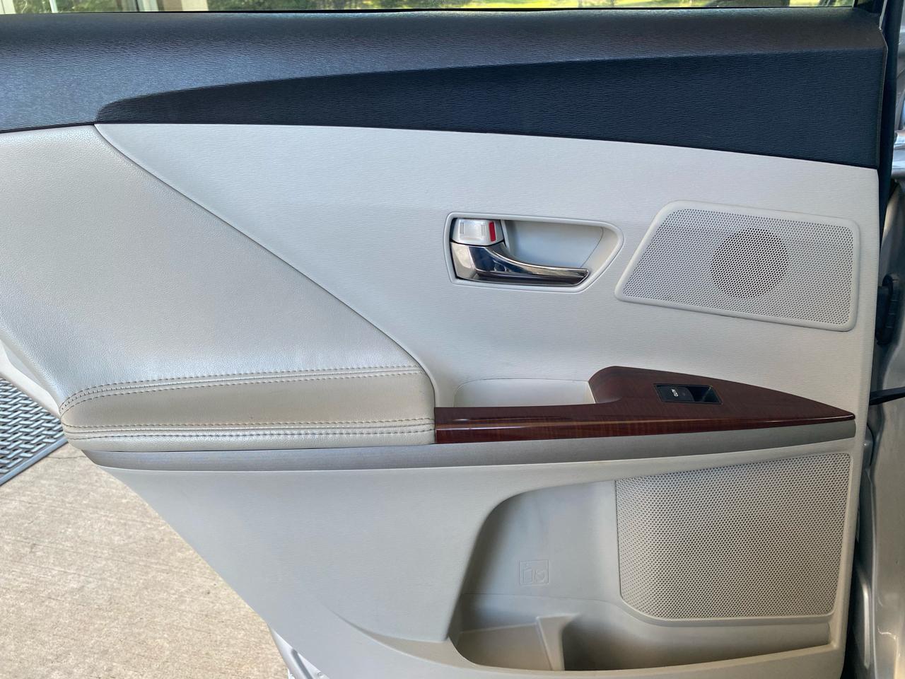 Toyota Venza 4dr Wgn V6 AWD (Natl) 2009