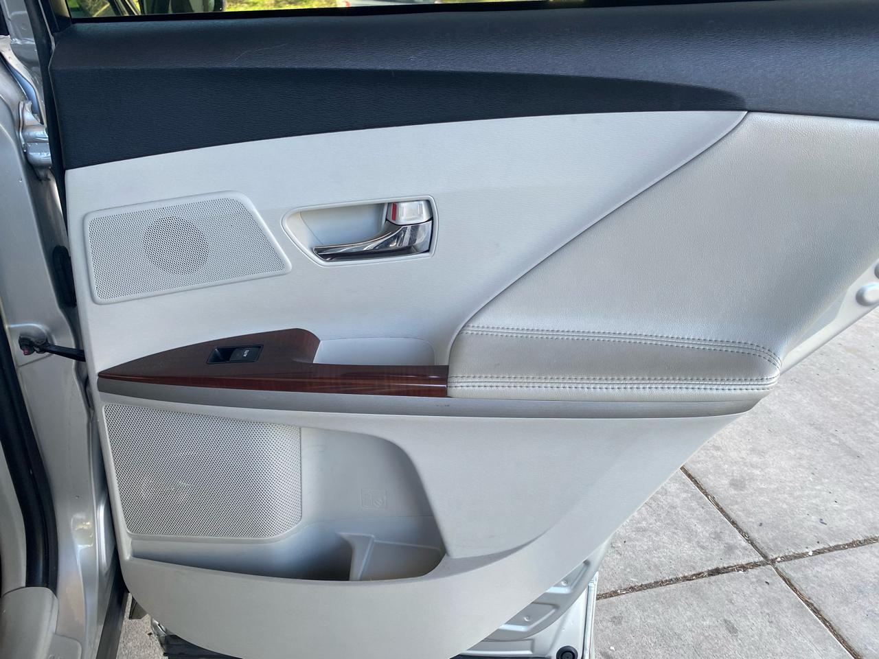 Toyota Venza 4dr Wgn V6 AWD (Natl) 2009