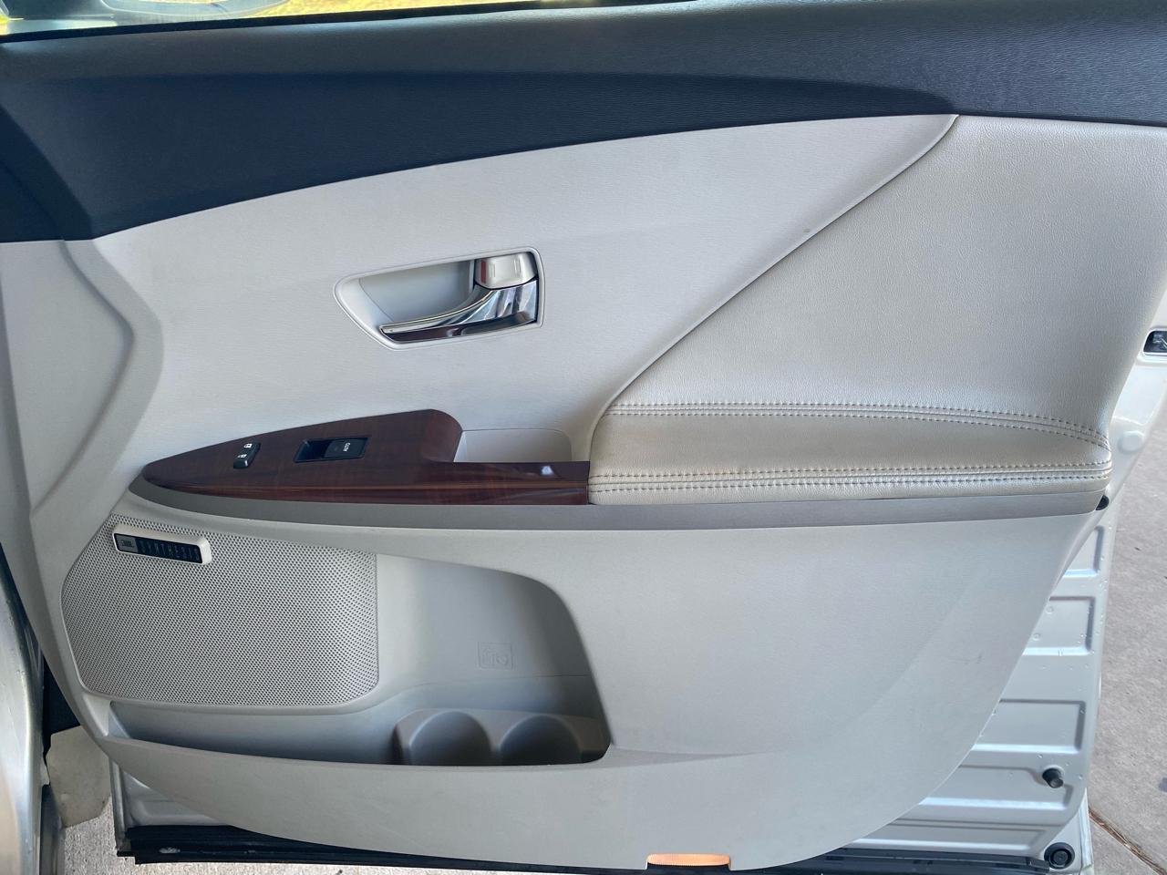 Toyota Venza 4dr Wgn V6 AWD (Natl) 2009