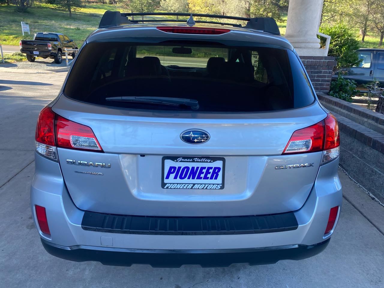 Subaru Outback Limited 4D Wagon AWD 2013