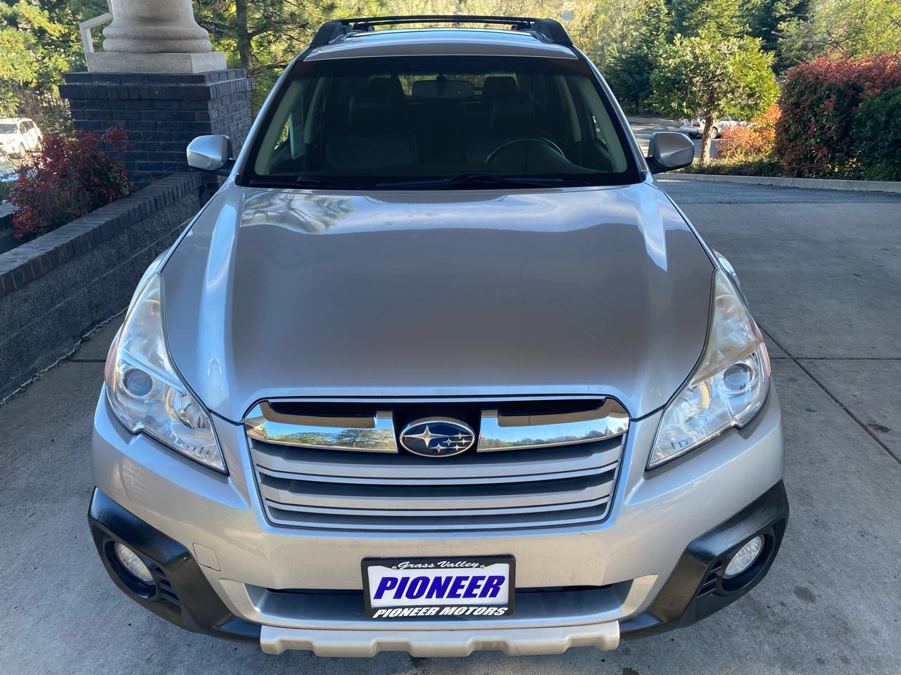 Subaru Outback Limited 4D Wagon AWD 2013