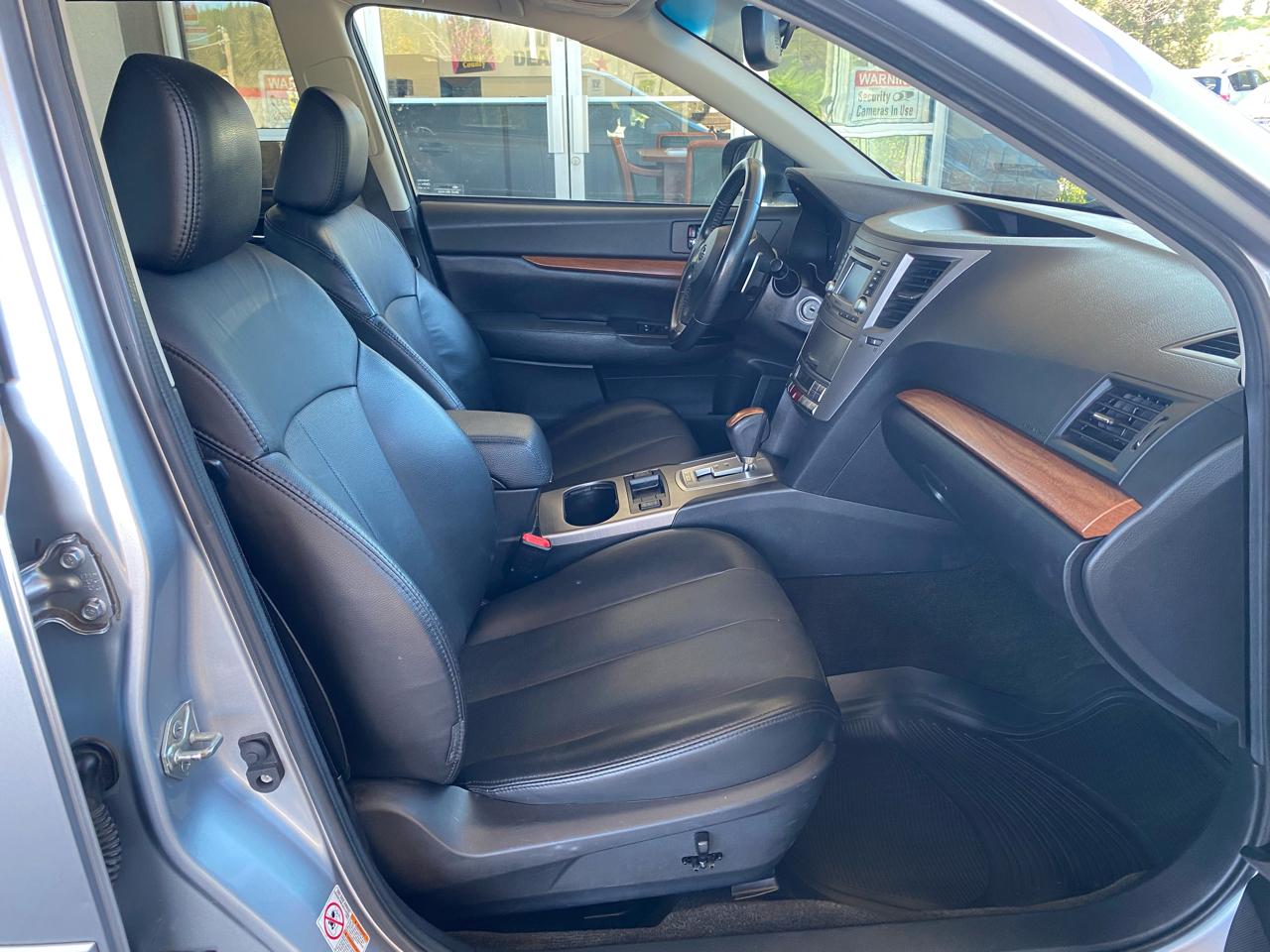 Subaru Outback Limited 4D Wagon AWD 2013