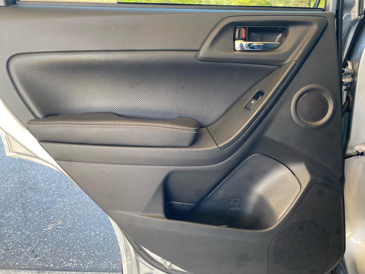 Subaru Forester 4dr CVT 2.5i Touring PZEV 2015