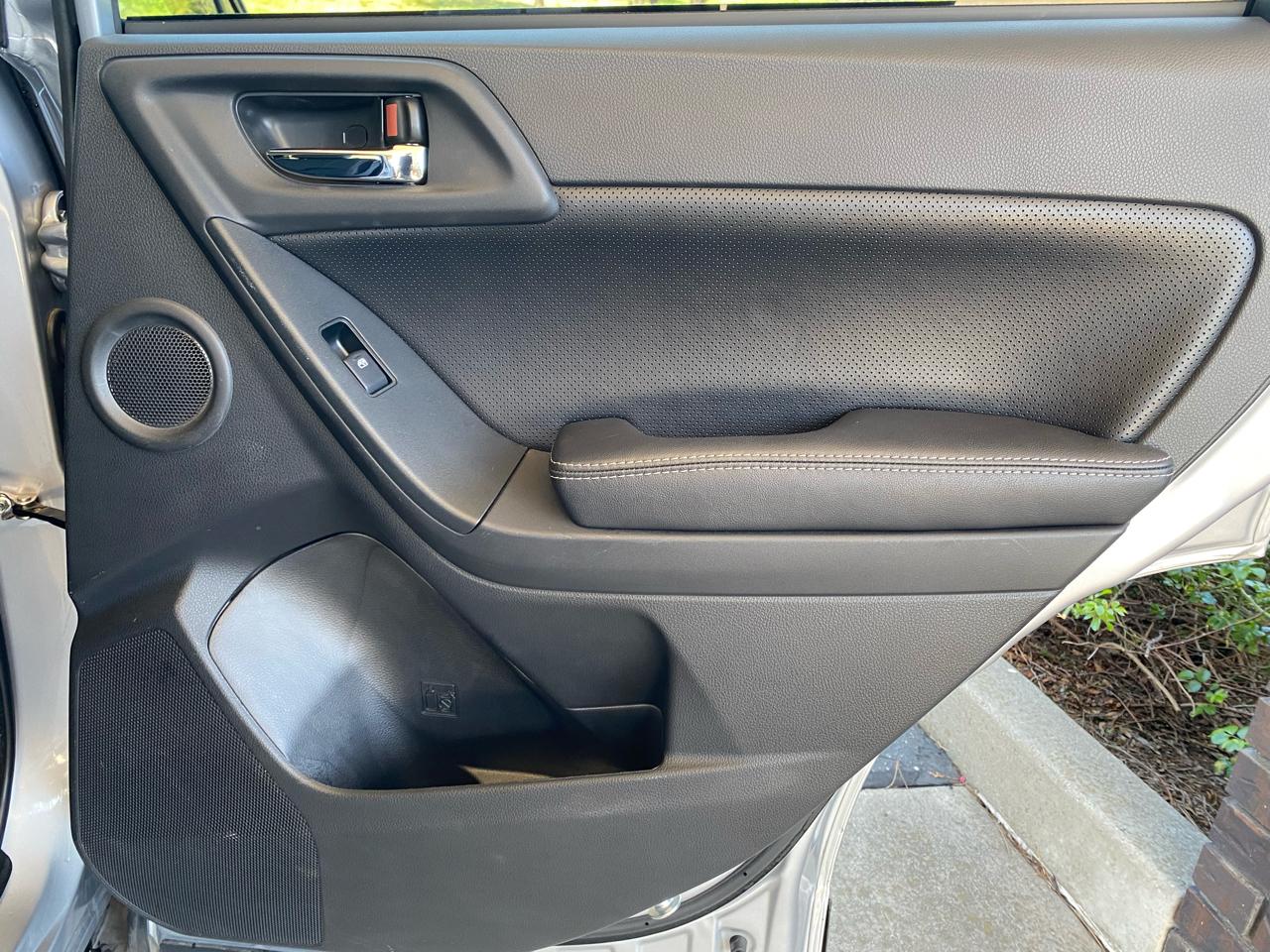 Subaru Forester 4dr CVT 2.5i Touring PZEV 2015