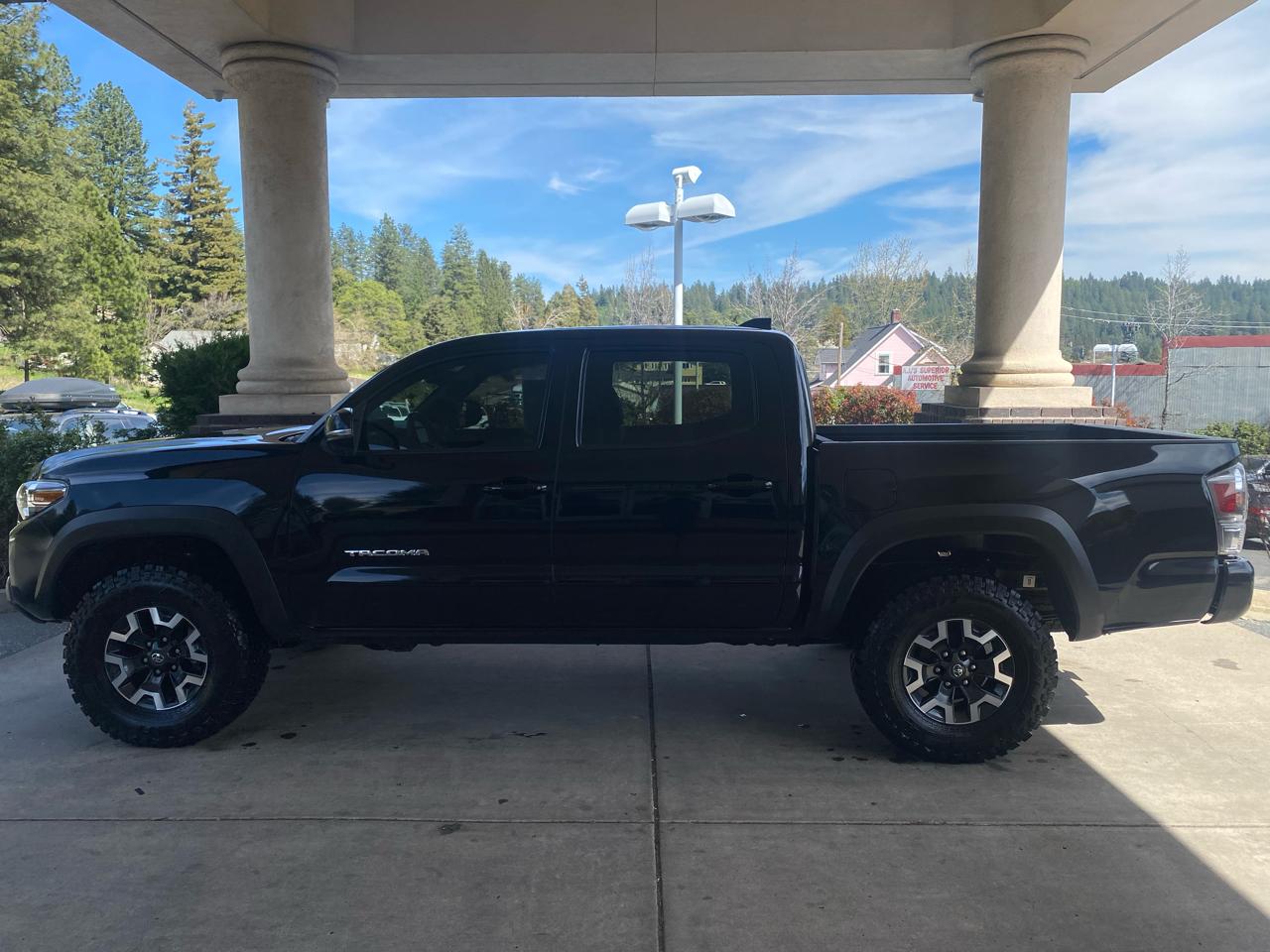 Toyota Tacoma 4WD TRD Off Road Double Cab 5' Bed V6 AT (Natl) 2022