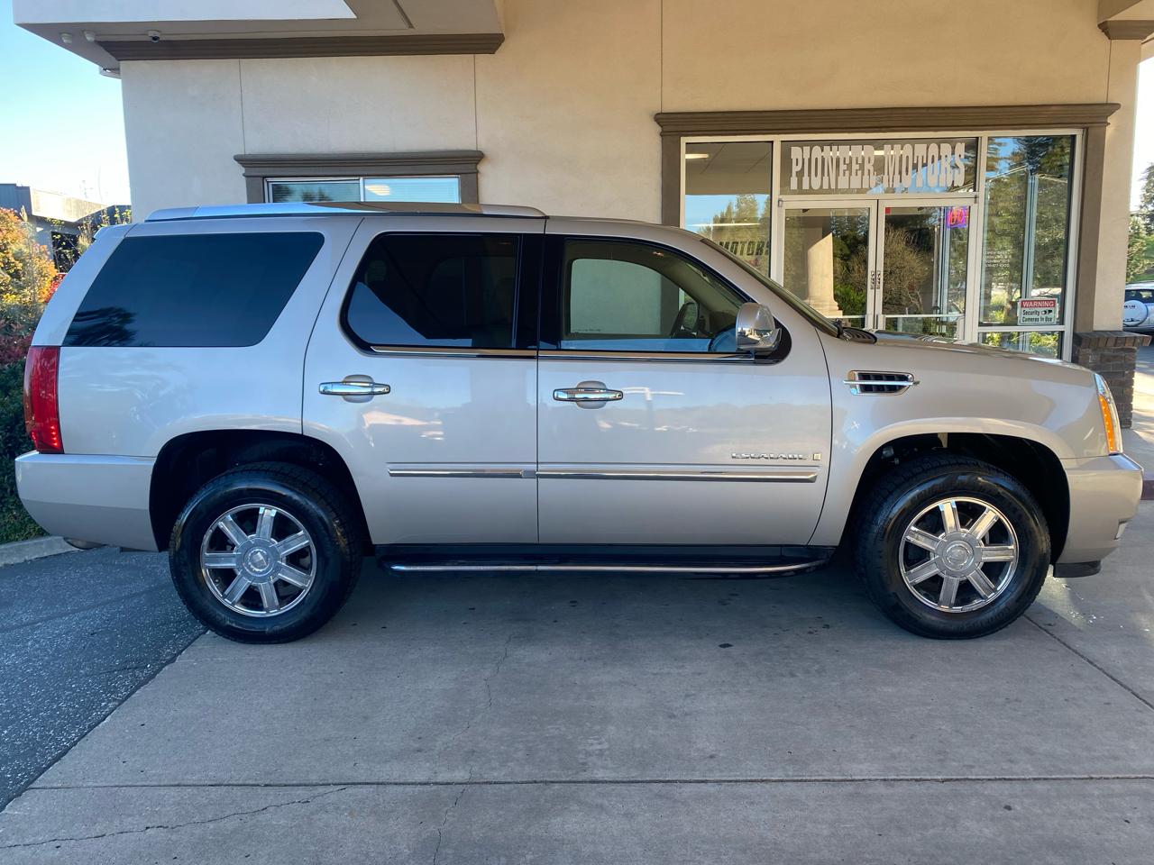 Cadillac Escalade AWD 4dr 2007