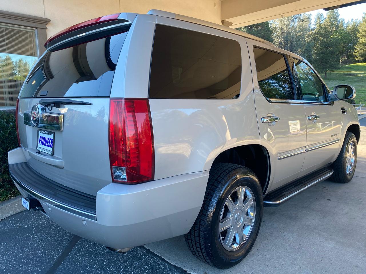 Cadillac Escalade AWD 4dr 2007
