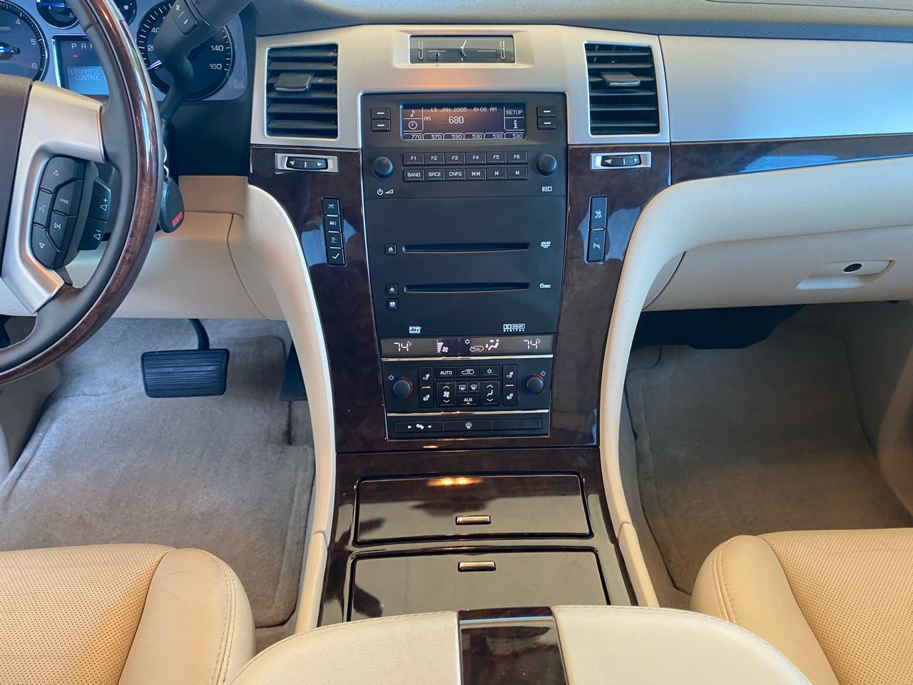 Cadillac Escalade AWD 4dr 2007