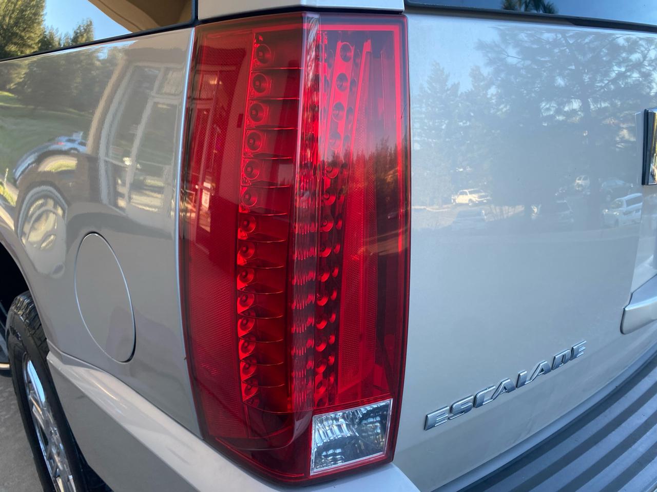 Cadillac Escalade AWD 4dr 2007