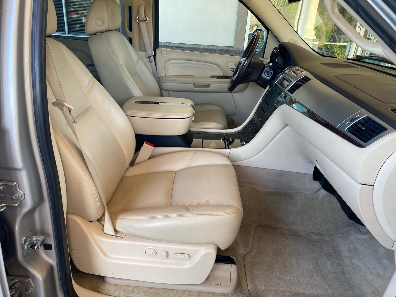 Cadillac Escalade AWD 4dr 2007