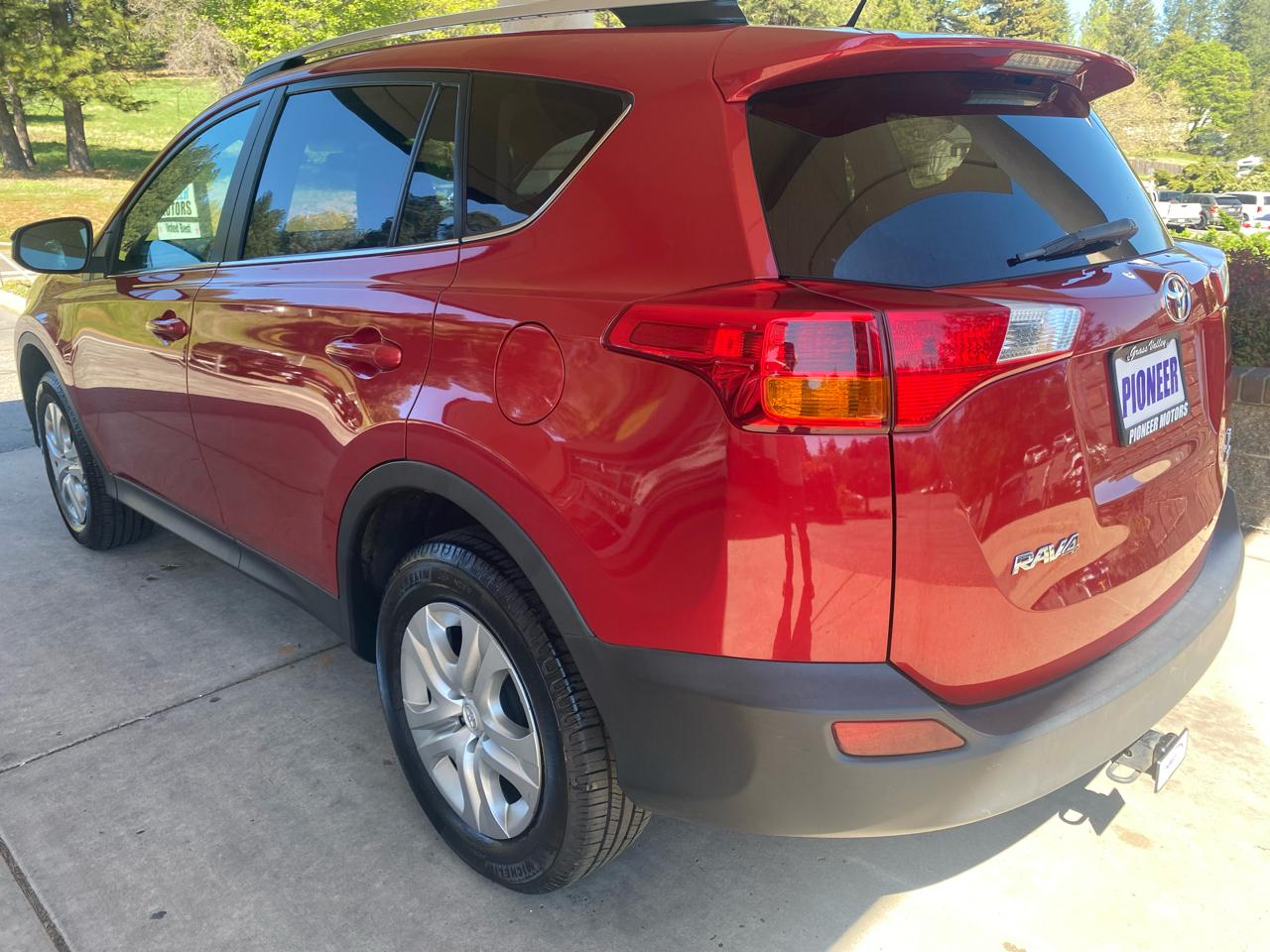 Toyota RAV4 AWD 4dr LE (Natl) 2013