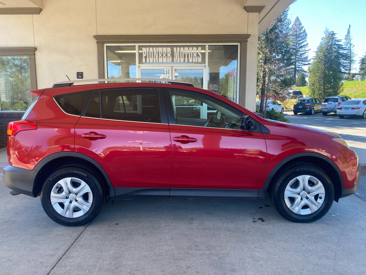 Toyota RAV4 AWD 4dr LE (Natl) 2013
