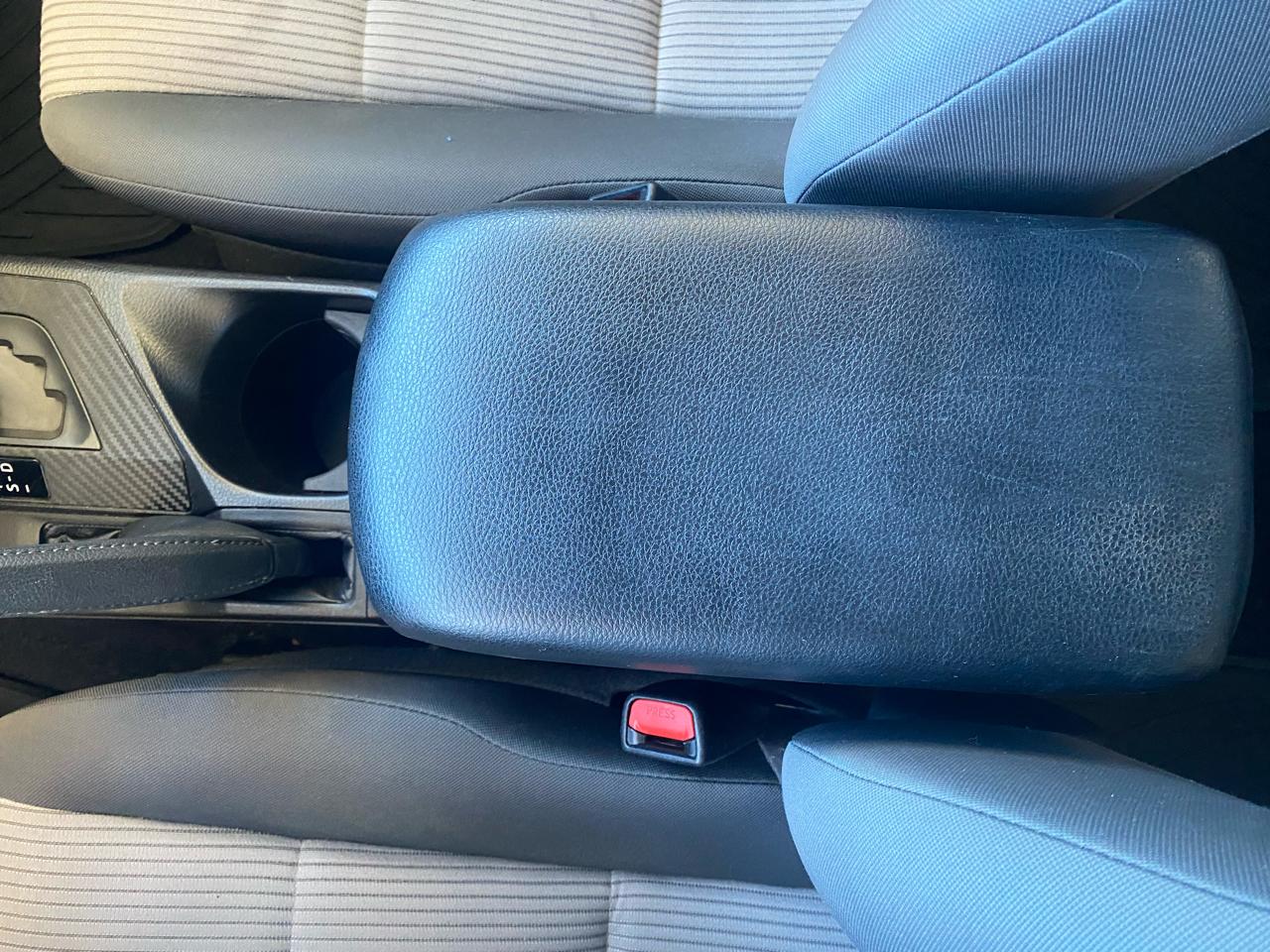 Toyota RAV4 AWD 4dr LE (Natl) 2013