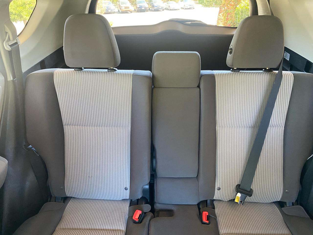 Toyota RAV4 AWD 4dr LE (Natl) 2013