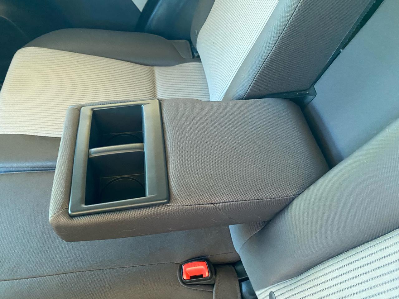 Toyota RAV4 AWD 4dr LE (Natl) 2013