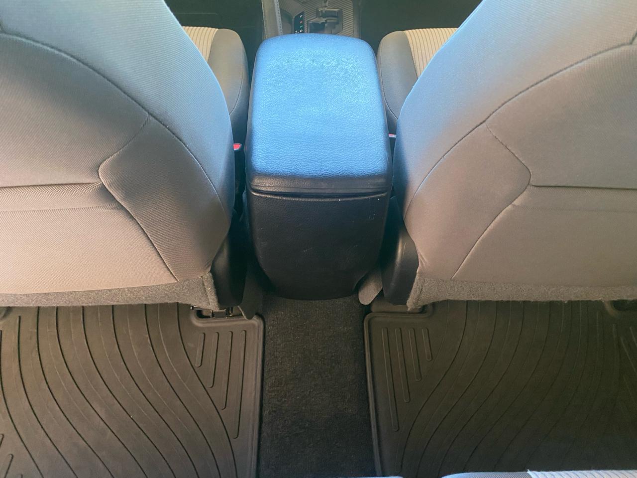 Toyota RAV4 AWD 4dr LE (Natl) 2013