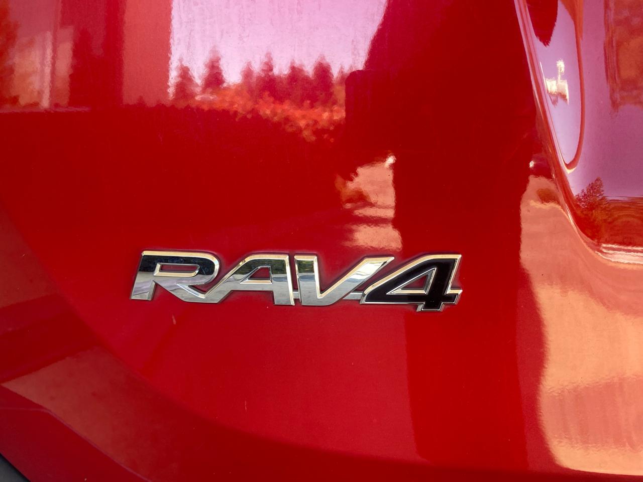 Toyota RAV4 AWD 4dr LE (Natl) 2013