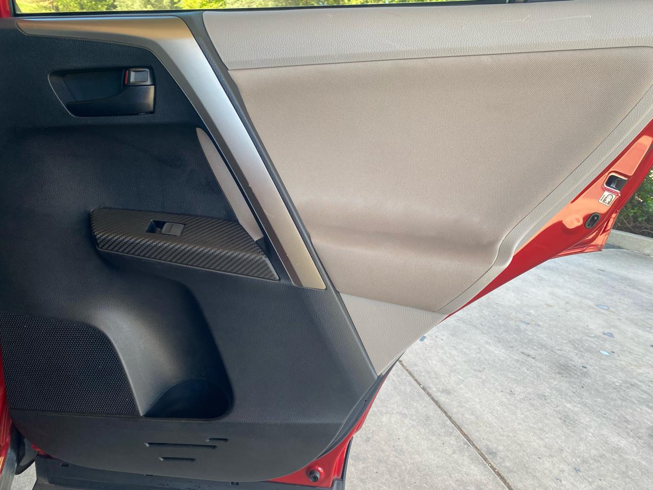 Toyota RAV4 AWD 4dr LE (Natl) 2013