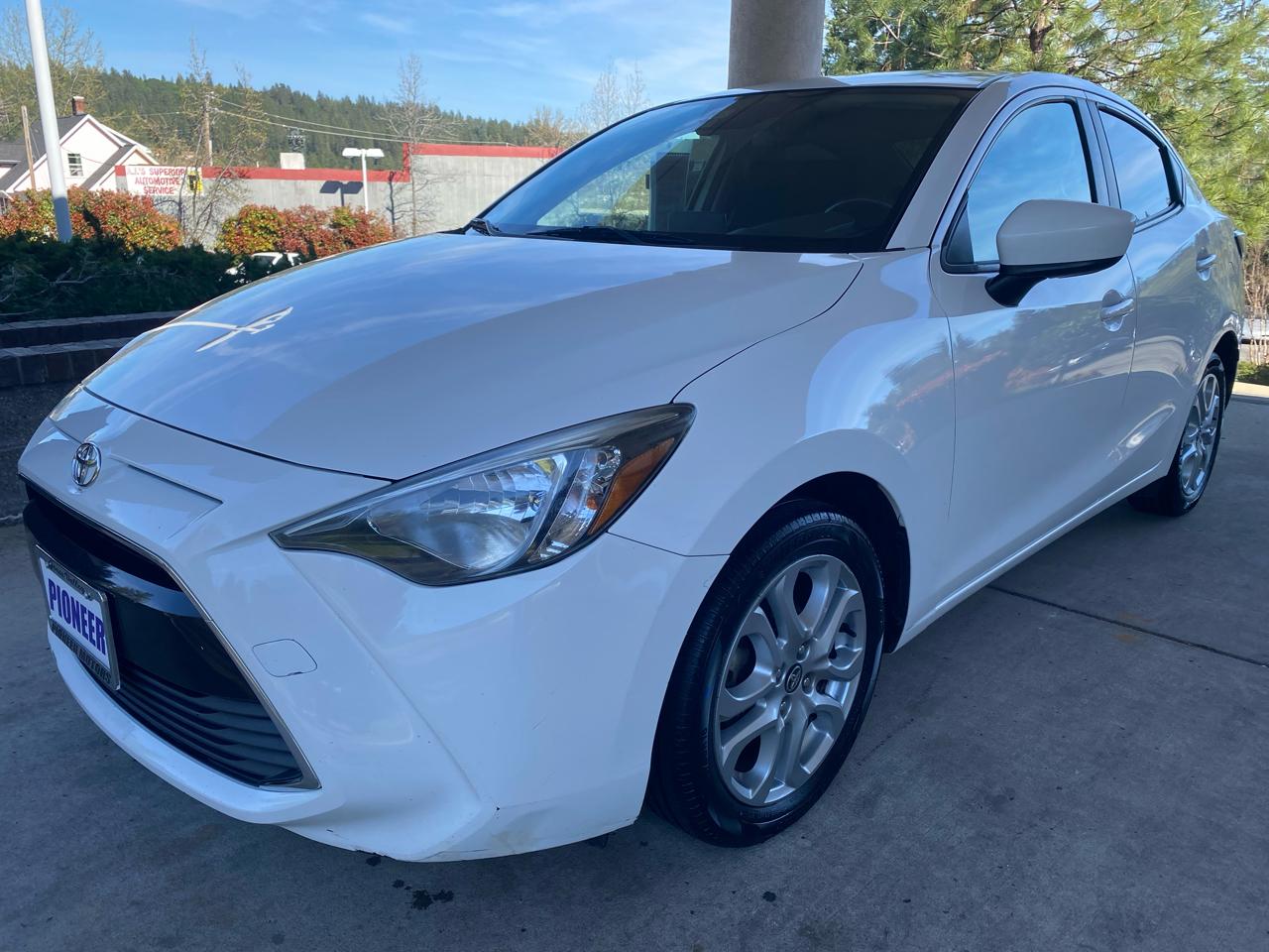 Toyota Yaris iA Auto (Natl) 2017