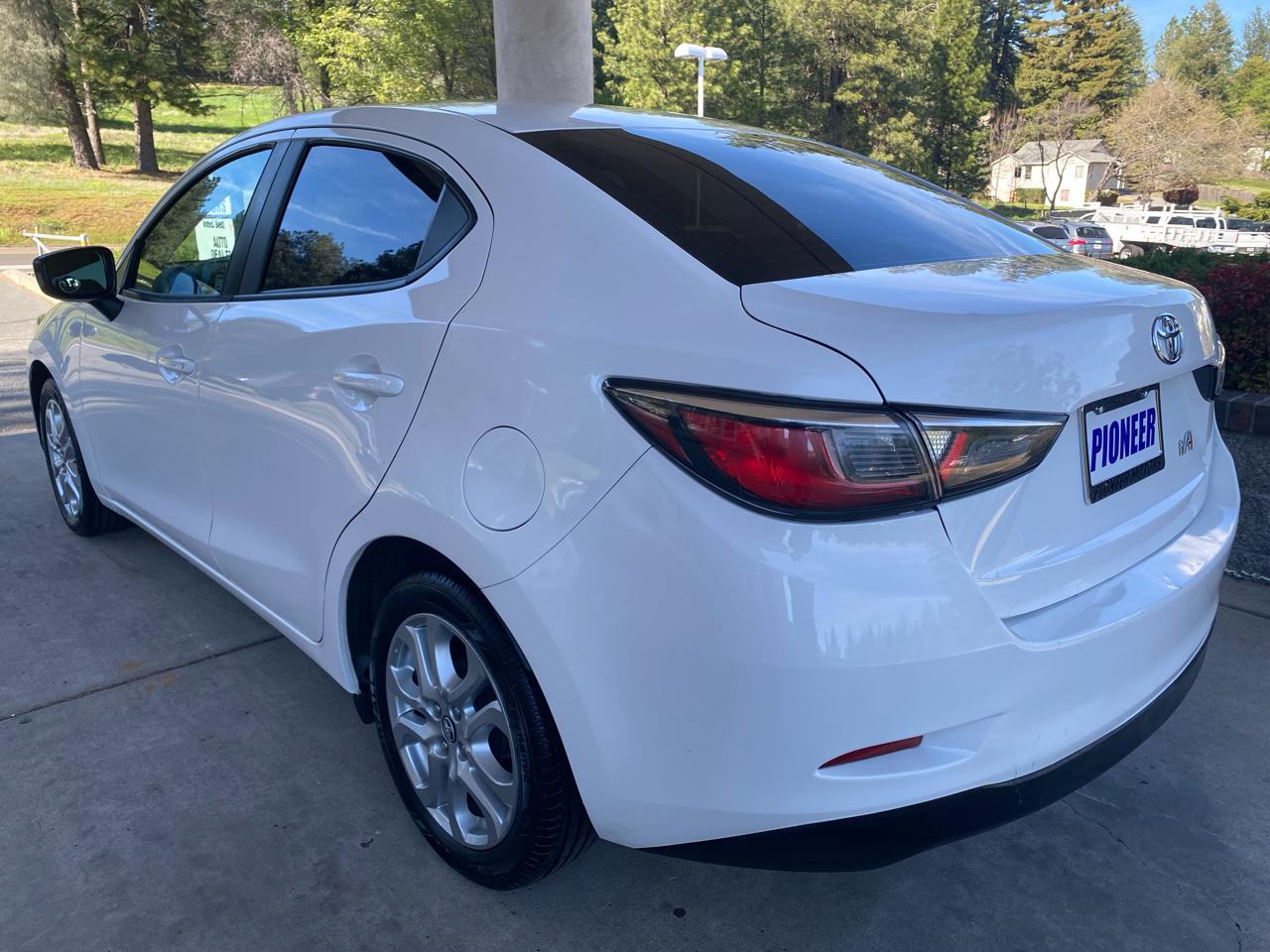 Toyota Yaris iA Auto (Natl) 2017