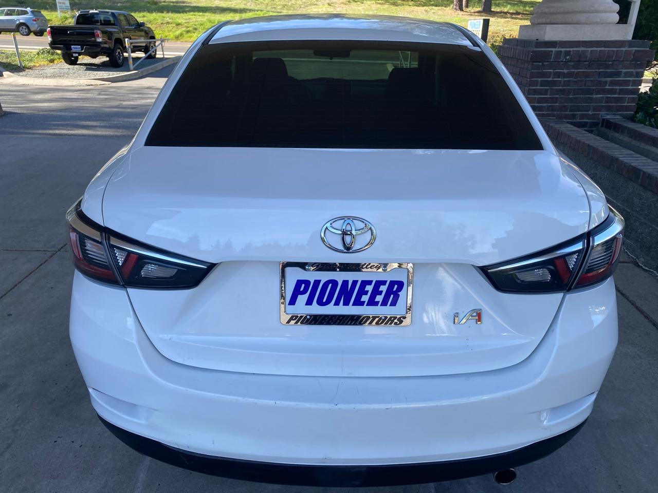 Toyota Yaris iA Auto (Natl) 2017