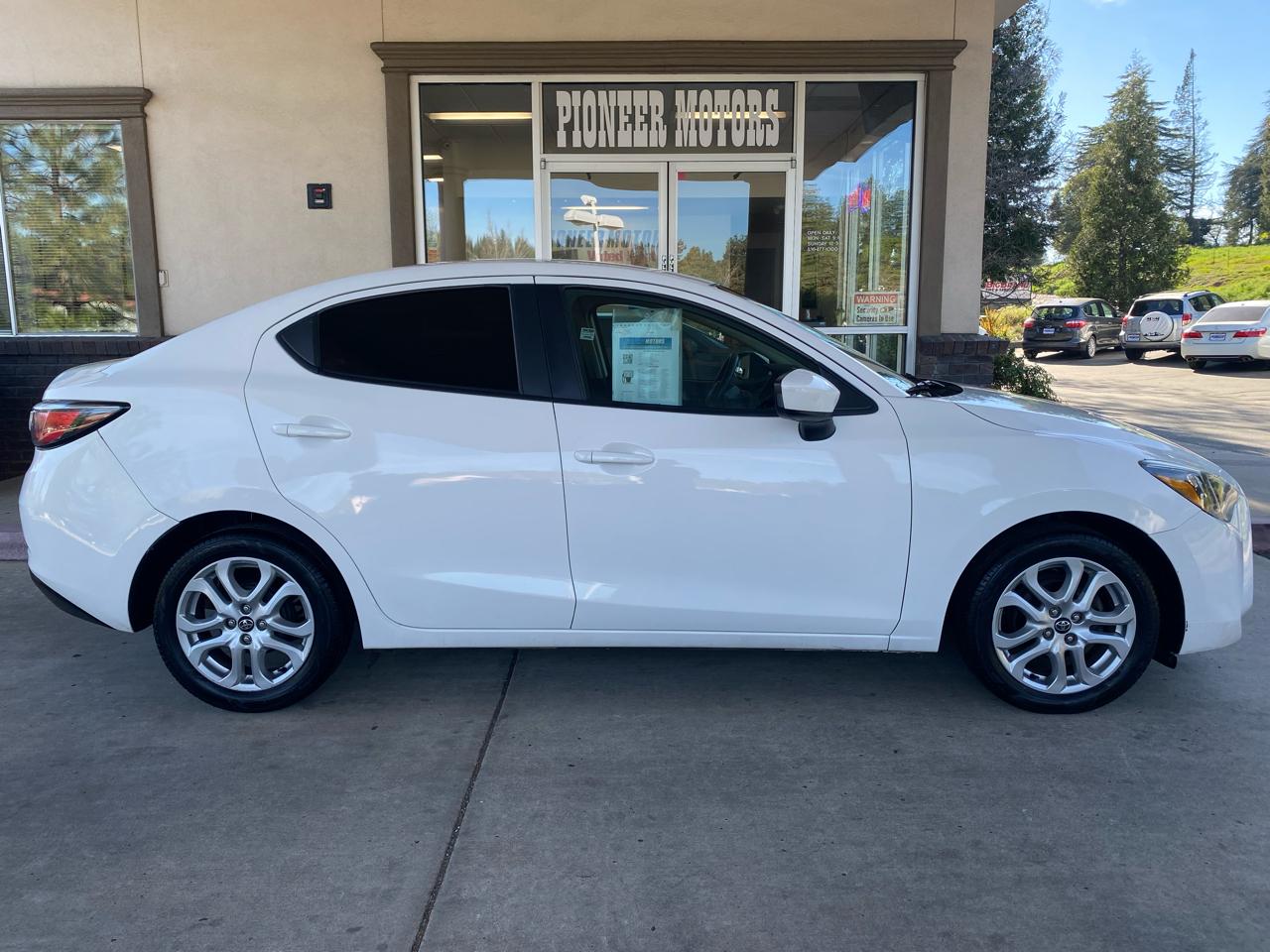 Toyota Yaris iA Auto (Natl) 2017