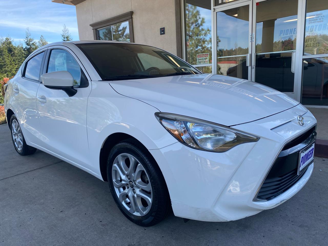 Toyota Yaris iA Auto (Natl) 2017