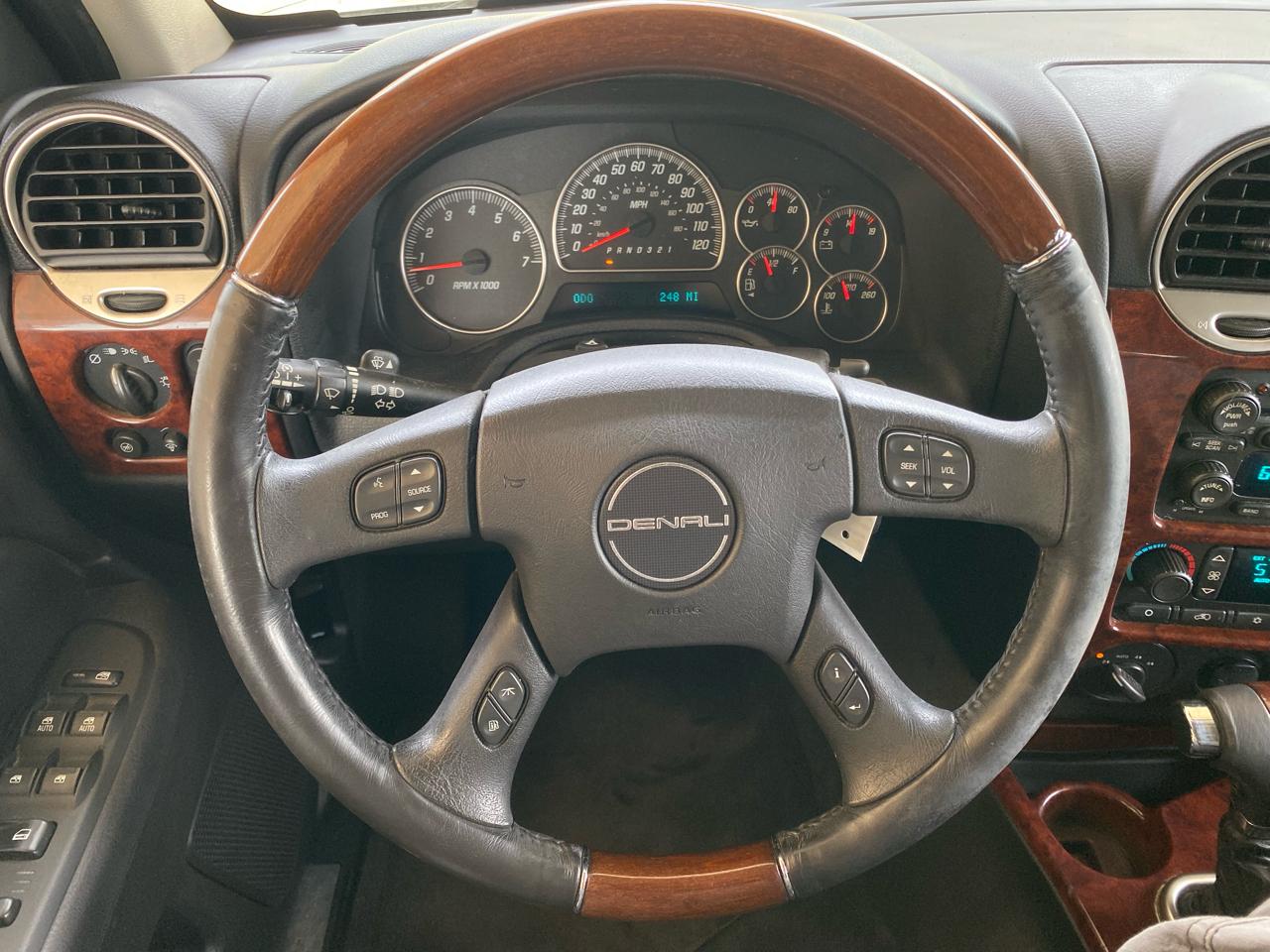 GMC Envoy 4WD 4dr Denali 2008