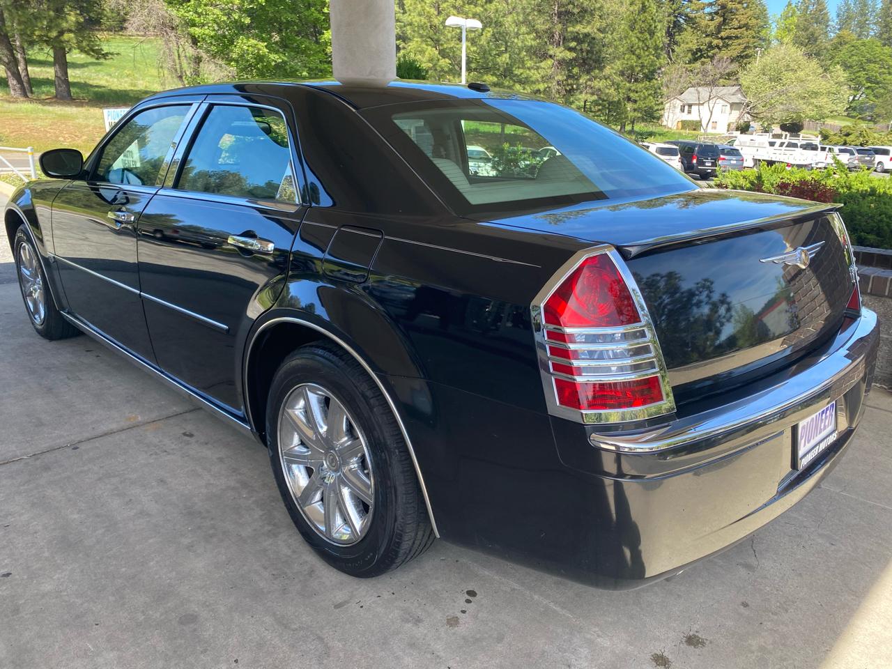 Chrysler 300 4dr Sdn 300C RWD 2007