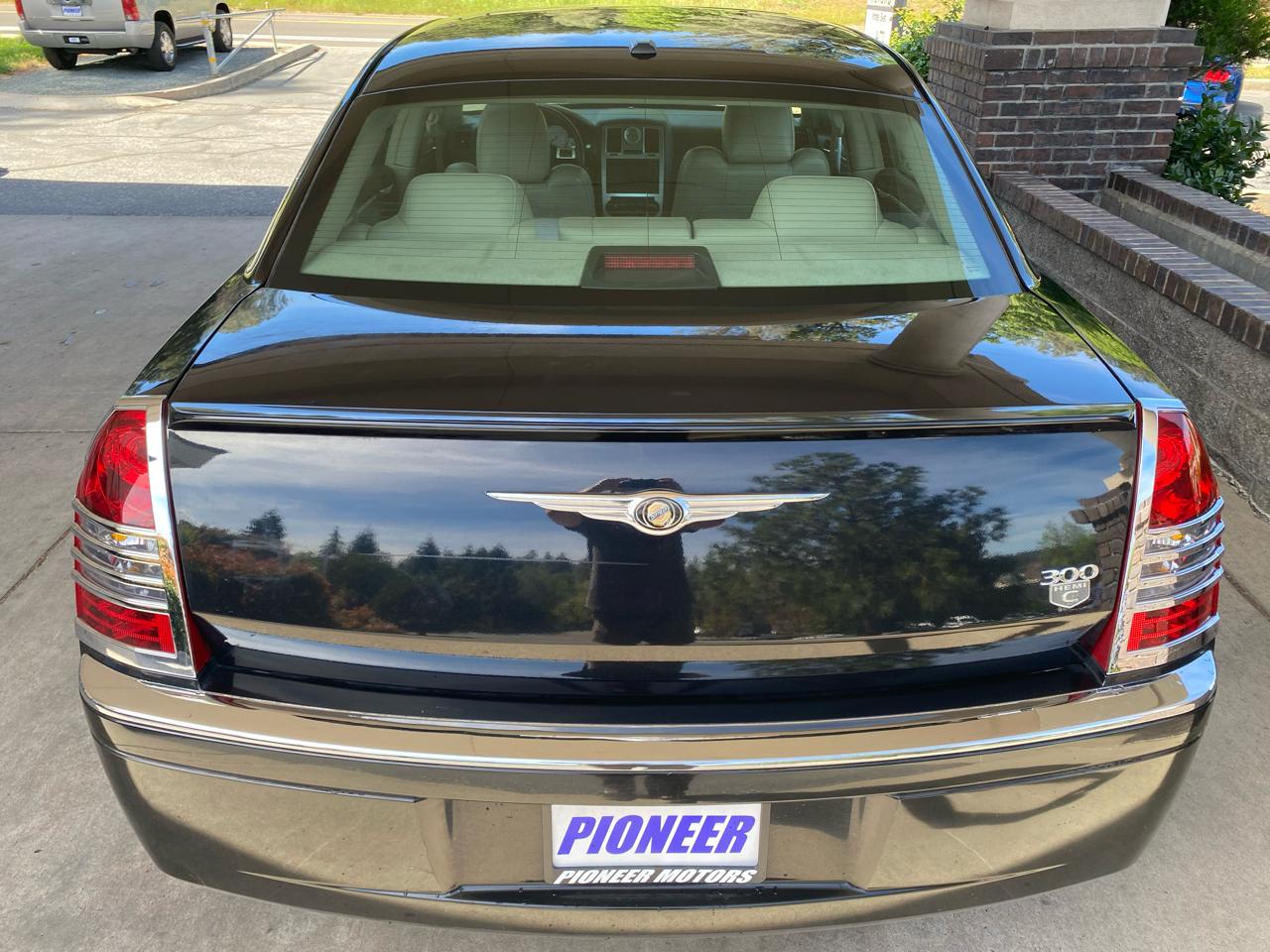 Chrysler 300 4dr Sdn 300C RWD 2007