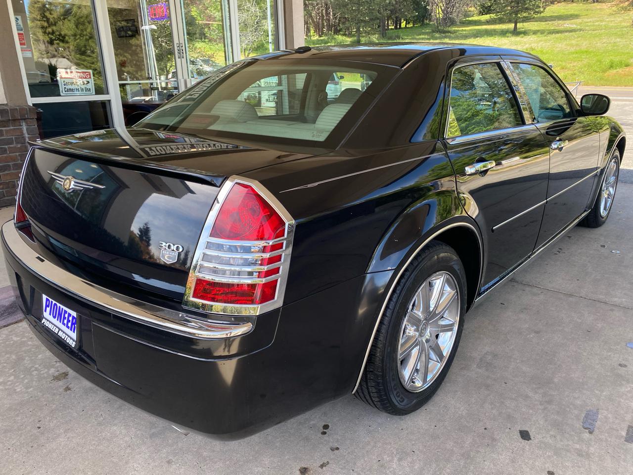 Chrysler 300 4dr Sdn 300C RWD 2007