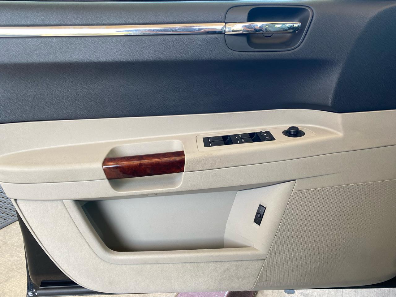 Chrysler 300 4dr Sdn 300C RWD 2007