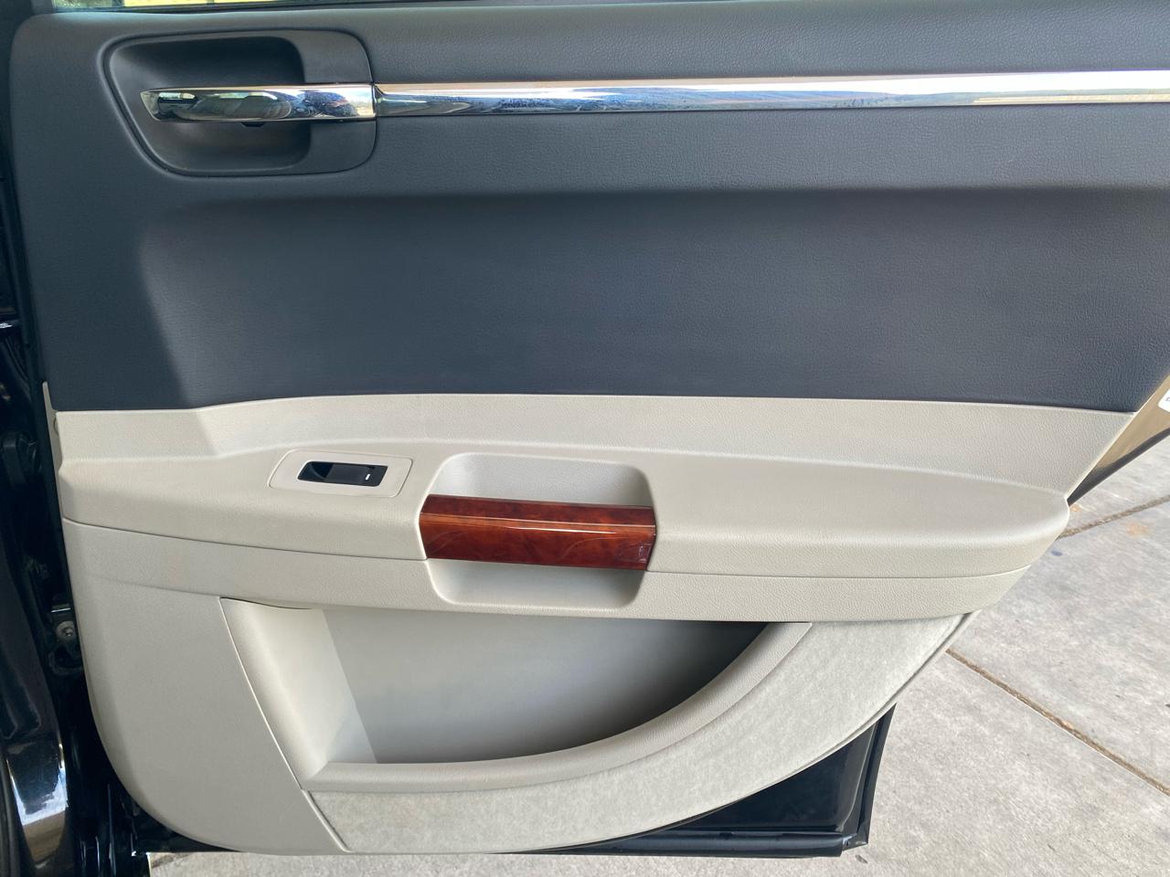 Chrysler 300 4dr Sdn 300C RWD 2007