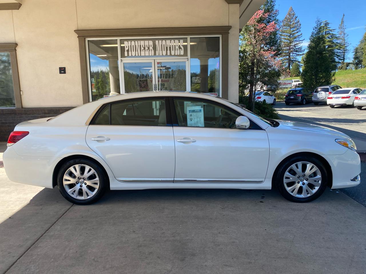 Toyota Avalon 4dr Sdn (Natl) 2011