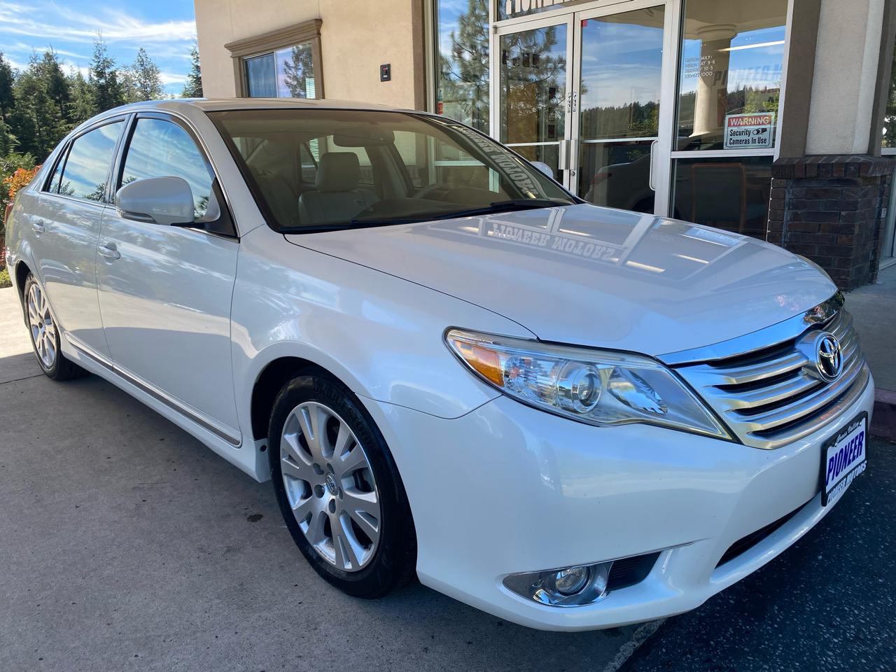 Toyota Avalon 4dr Sdn (Natl) 2011