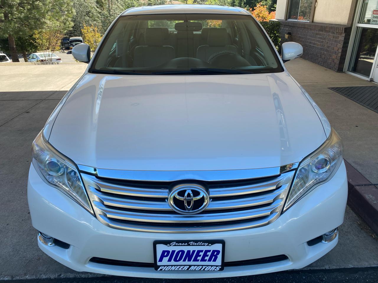 Toyota Avalon 4dr Sdn (Natl) 2011