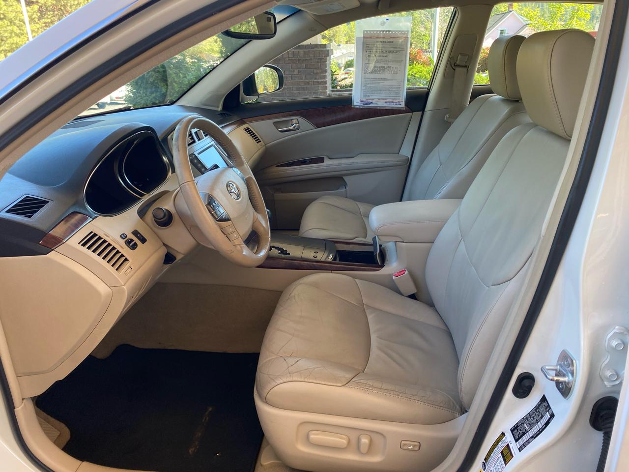 Toyota Avalon 4dr Sdn (Natl) 2011