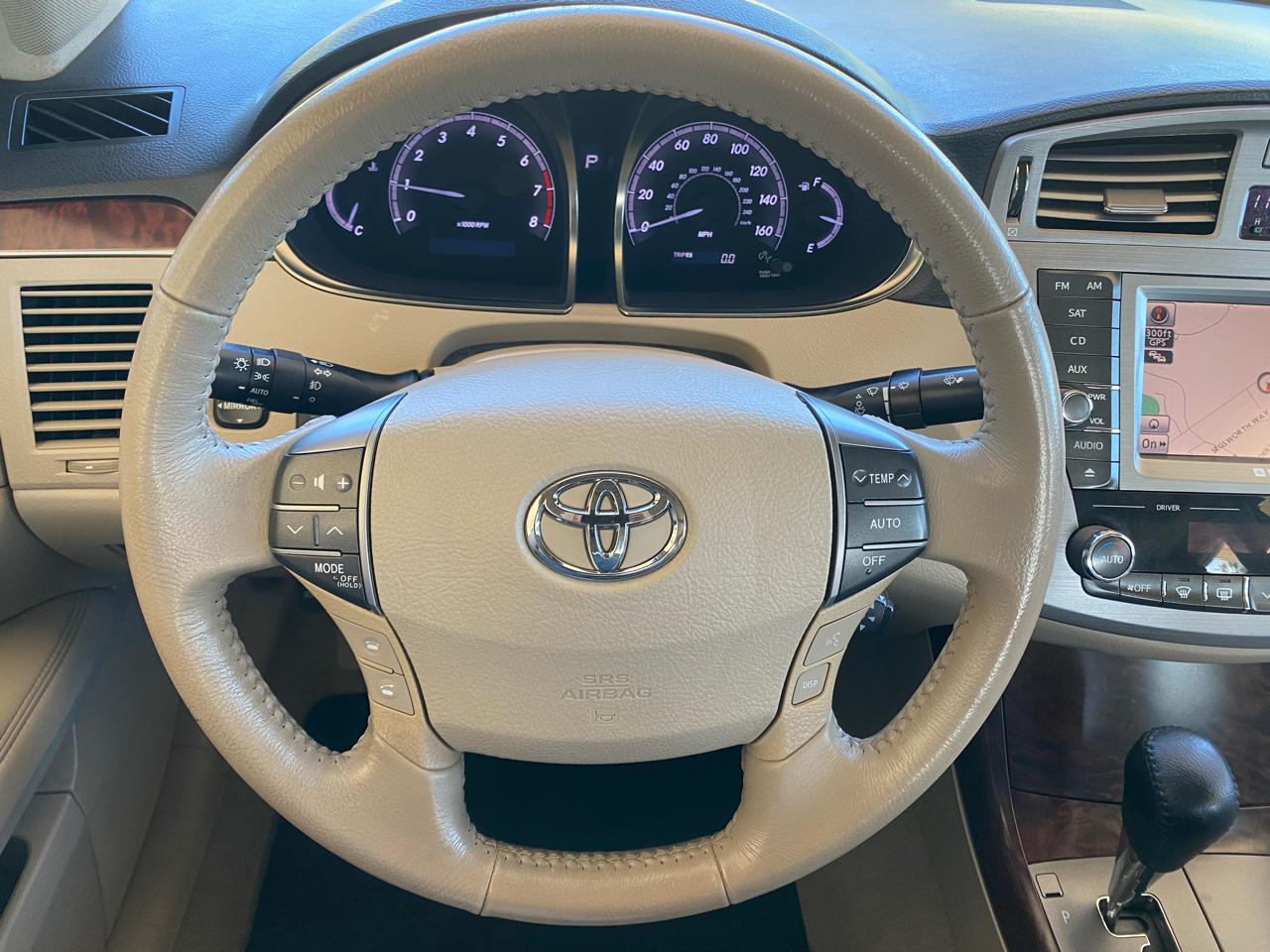 Toyota Avalon 4dr Sdn (Natl) 2011