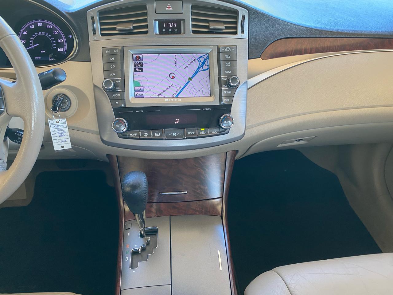 Toyota Avalon 4dr Sdn (Natl) 2011