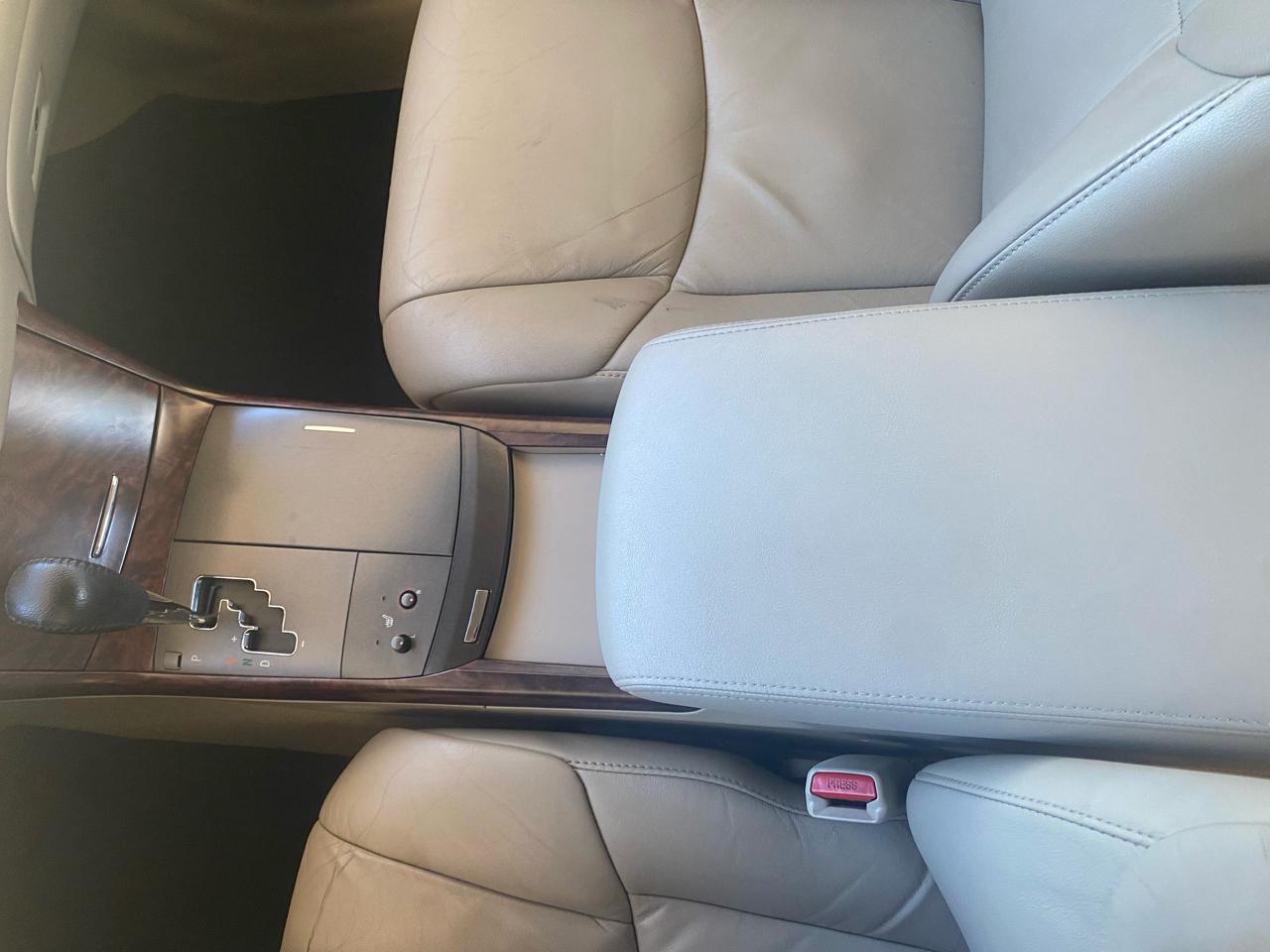 Toyota Avalon 4dr Sdn (Natl) 2011