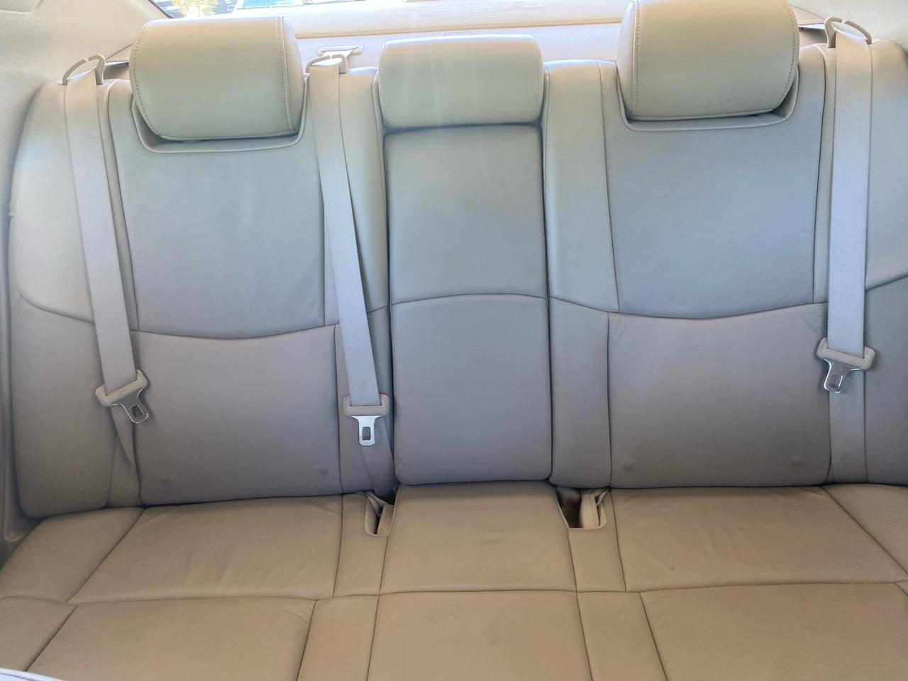 Toyota Avalon 4dr Sdn (Natl) 2011