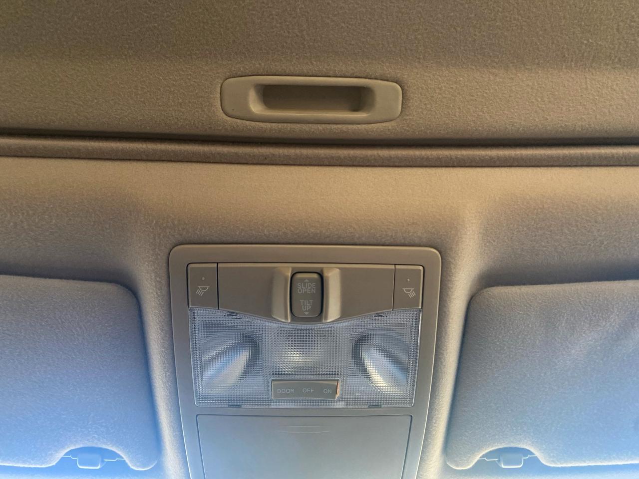 Toyota Avalon 4dr Sdn (Natl) 2011