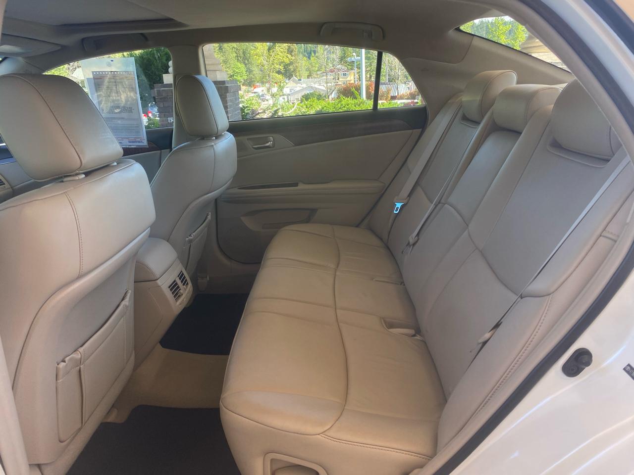 Toyota Avalon 4dr Sdn (Natl) 2011