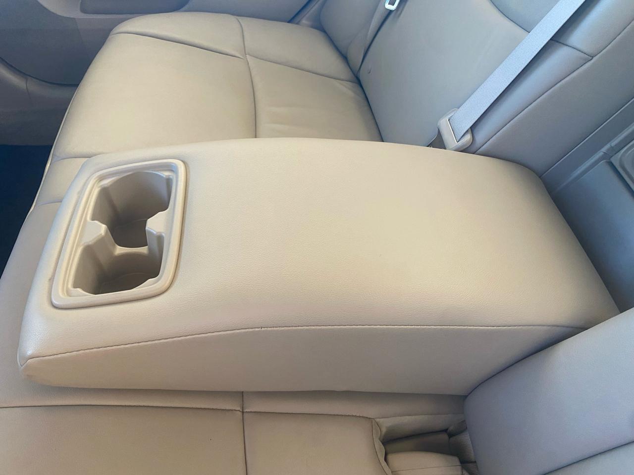 Toyota Avalon 4dr Sdn (Natl) 2011