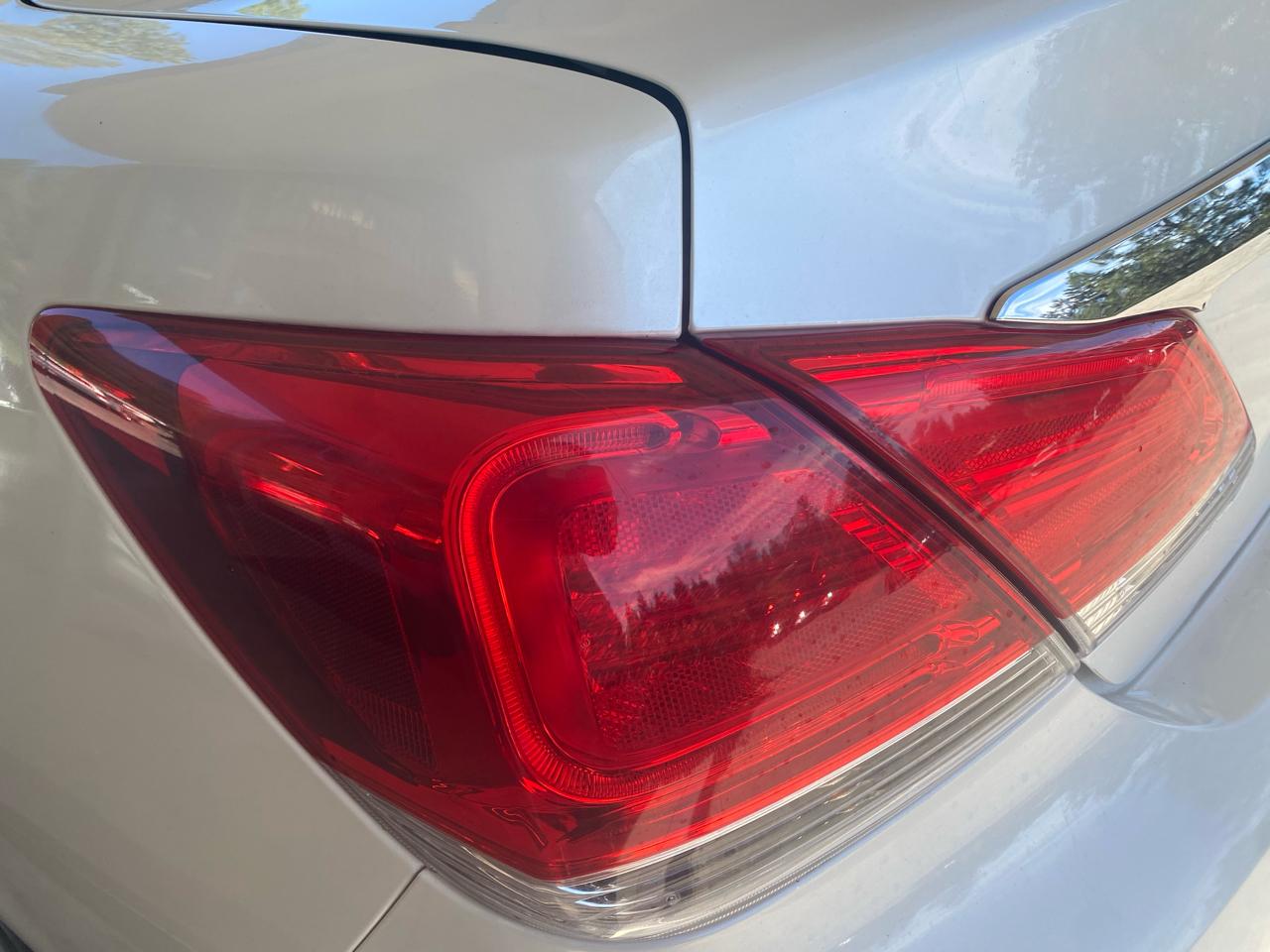 Toyota Avalon 4dr Sdn (Natl) 2011